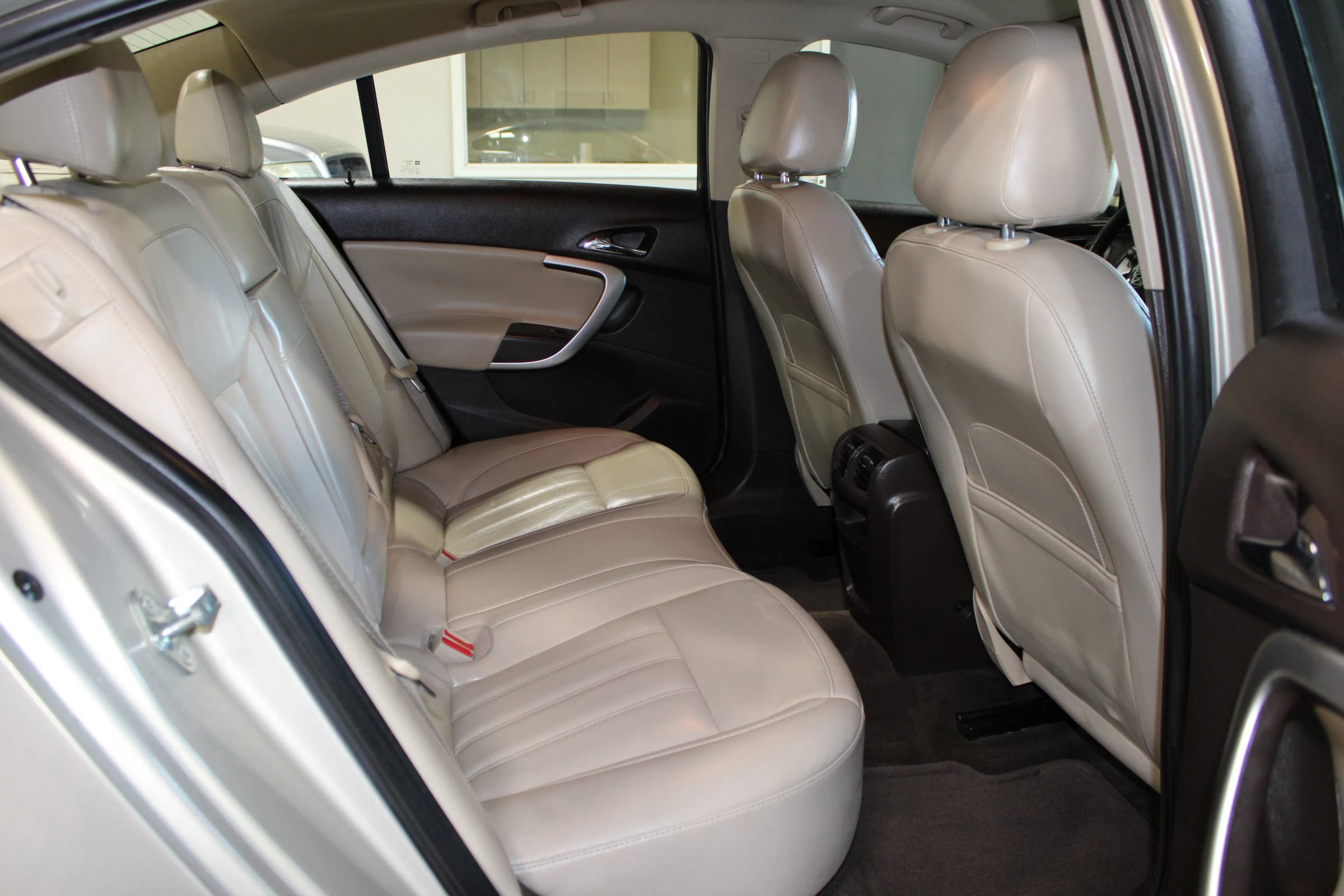 Used 2012 Buick Regal Leather FWD image 25