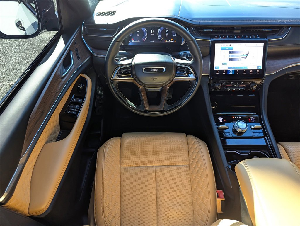 Used 2025 Jeep Grand Cherokee Summit w/ Obsidian Package image 14