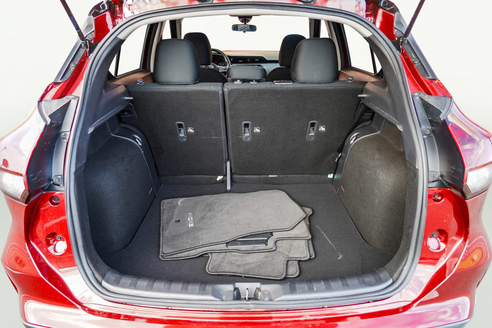 Used 2023 Nissan Kicks SV image 31