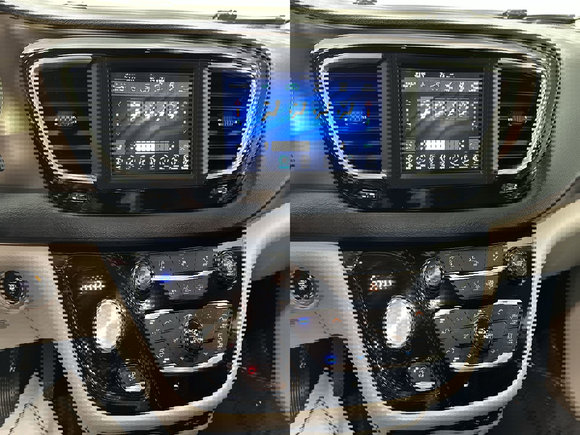 Used 2018 Chrysler Pacifica LX w/ Tire & Wheel Group image 25