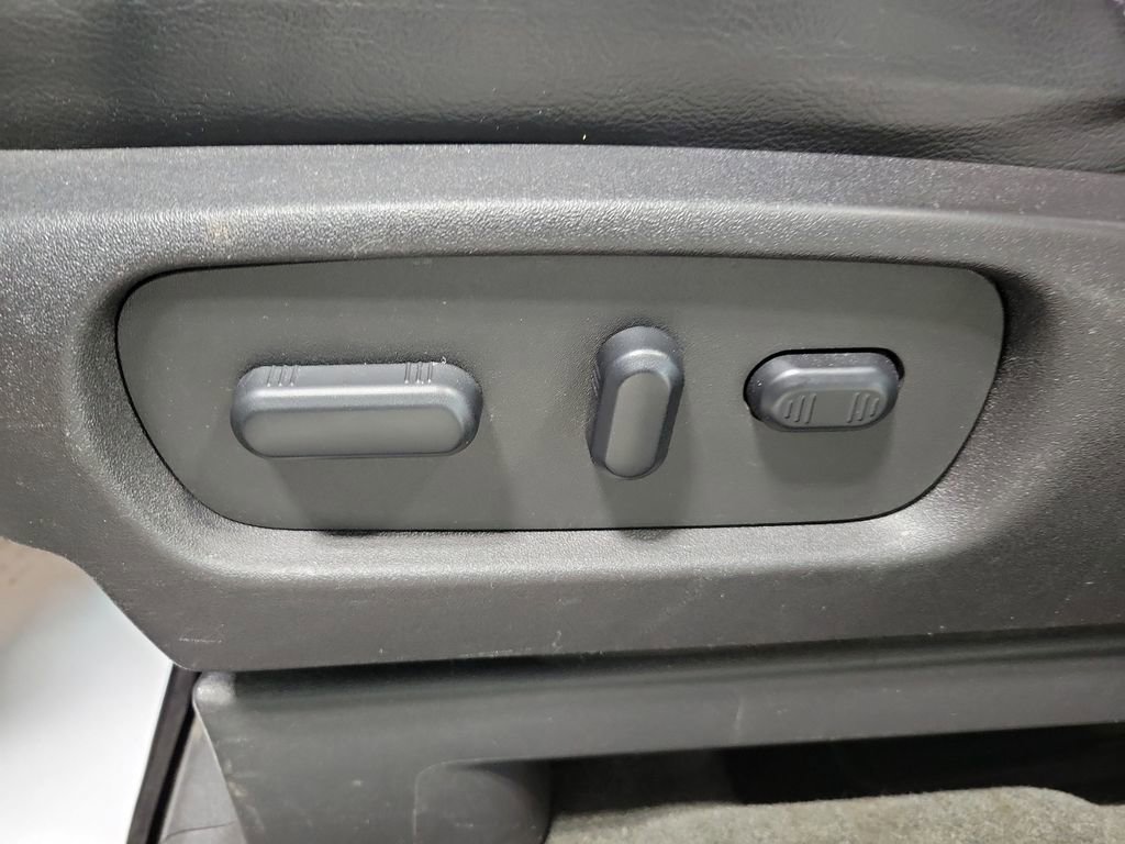 Used 2014 Ford Explorer XLT w/ Equipment Group 202A image 32