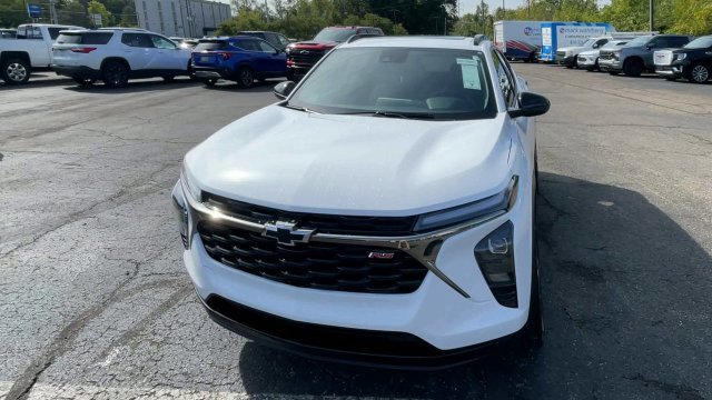 New 2026 Chevrolet Trax RS w/ Sunroof Package FWD image 5
