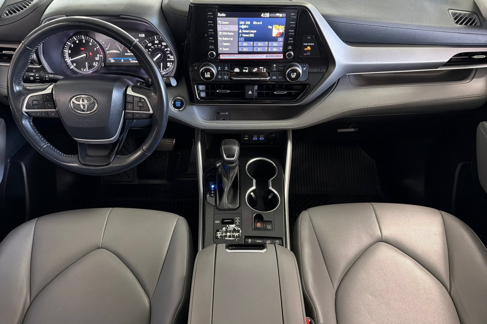 Used 2022 Toyota Highlander XLE AWD/4WD image 19