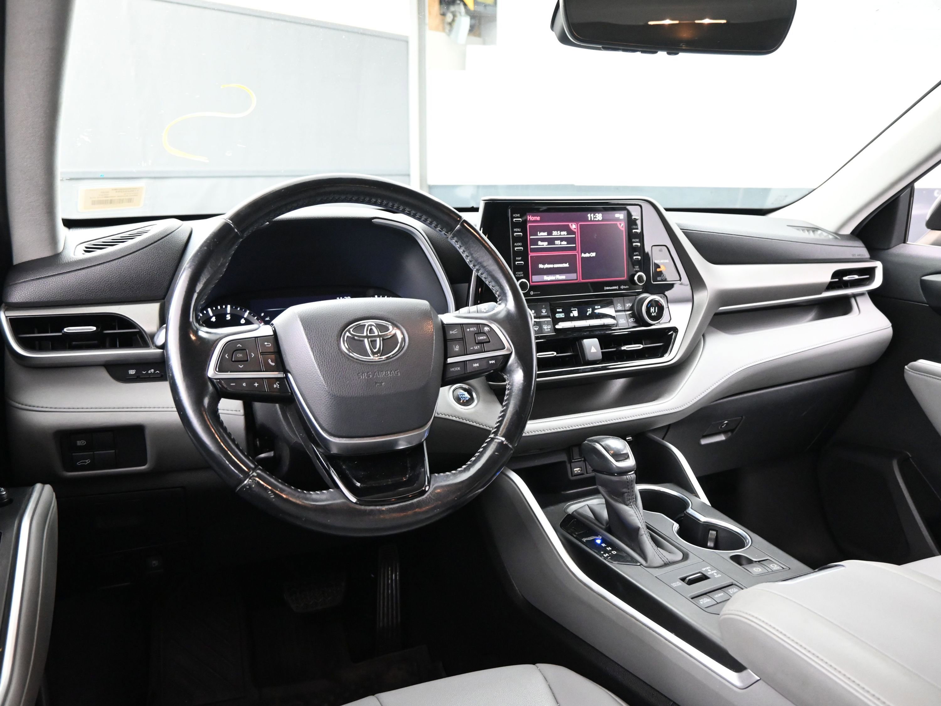 Used 2020 Toyota Highlander XLE image 20
