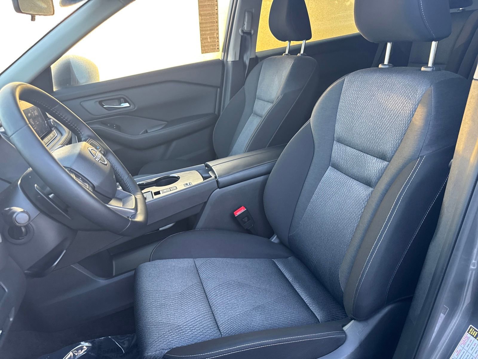 Certified 2025 Nissan Rogue SV image 21