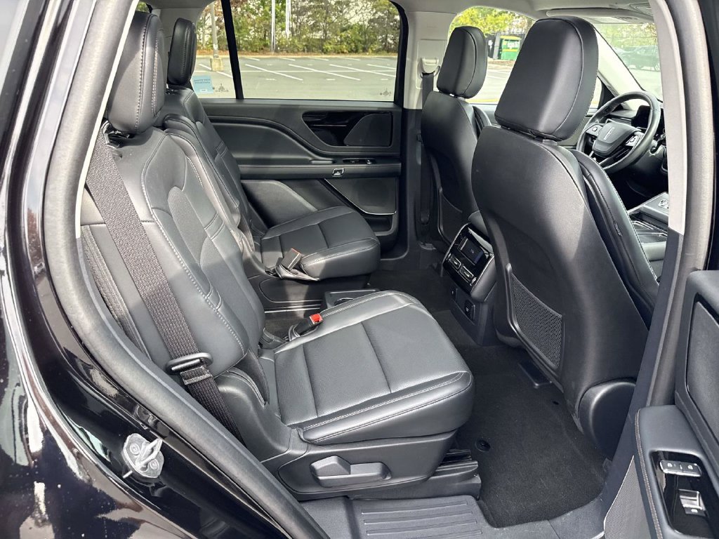 Used 2025 Lincoln Aviator AWD image 11