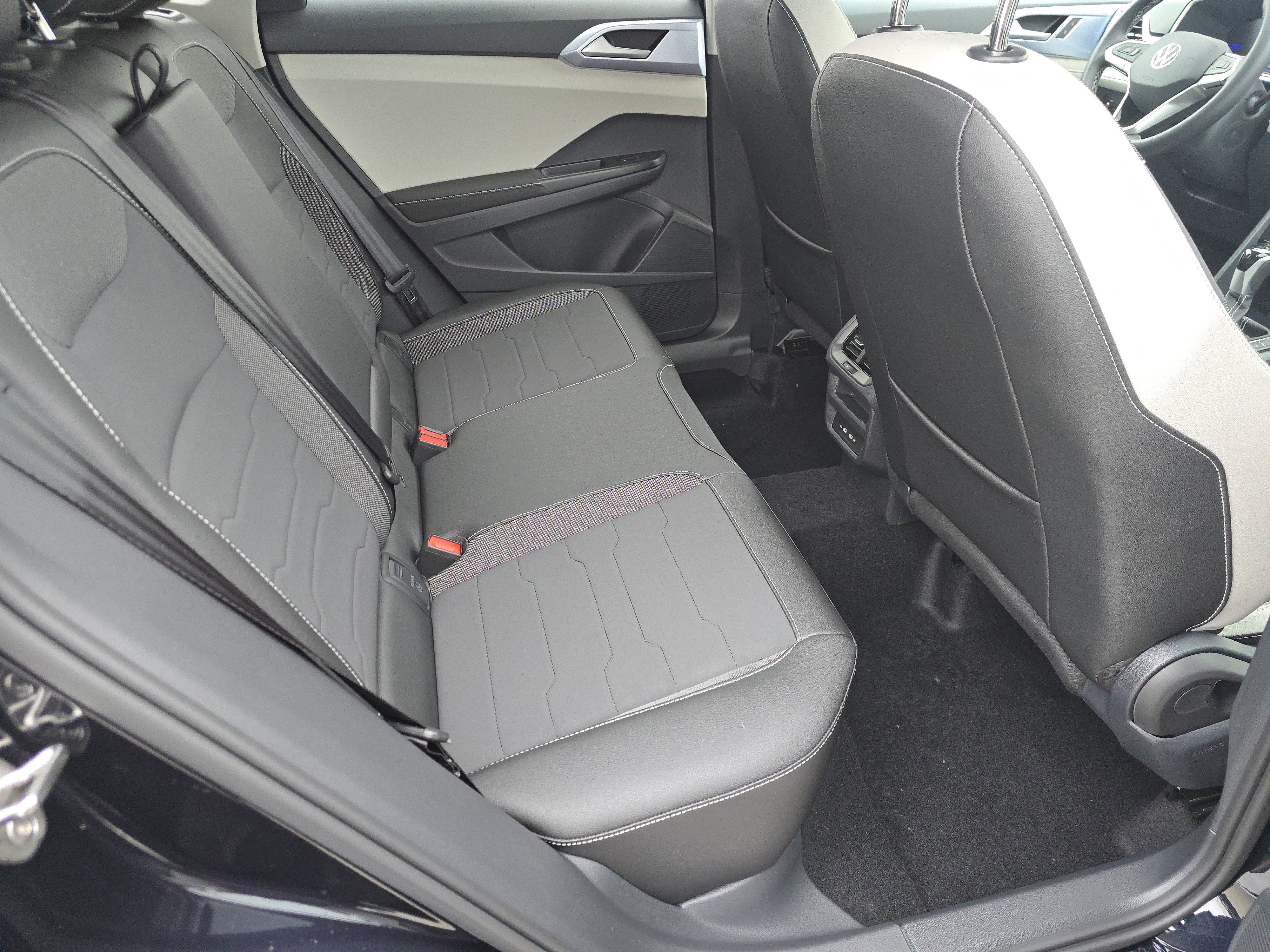 New 2026 Volkswagen Taos SE image 16