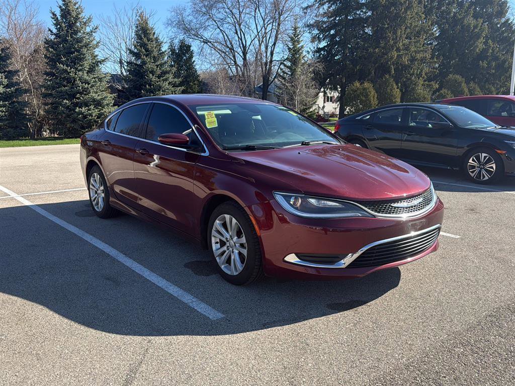 Used 2015 Chrysler 200 Limited w/ Convenience Group image 2