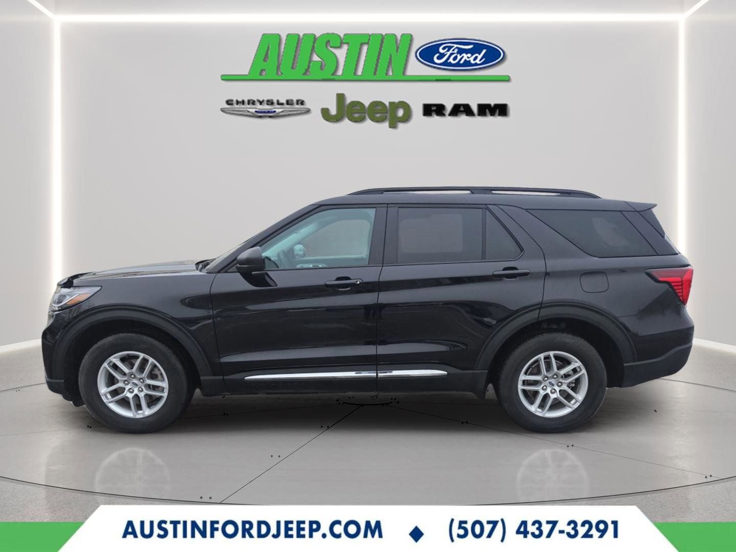 Used 2025 Ford Explorer Active image 2