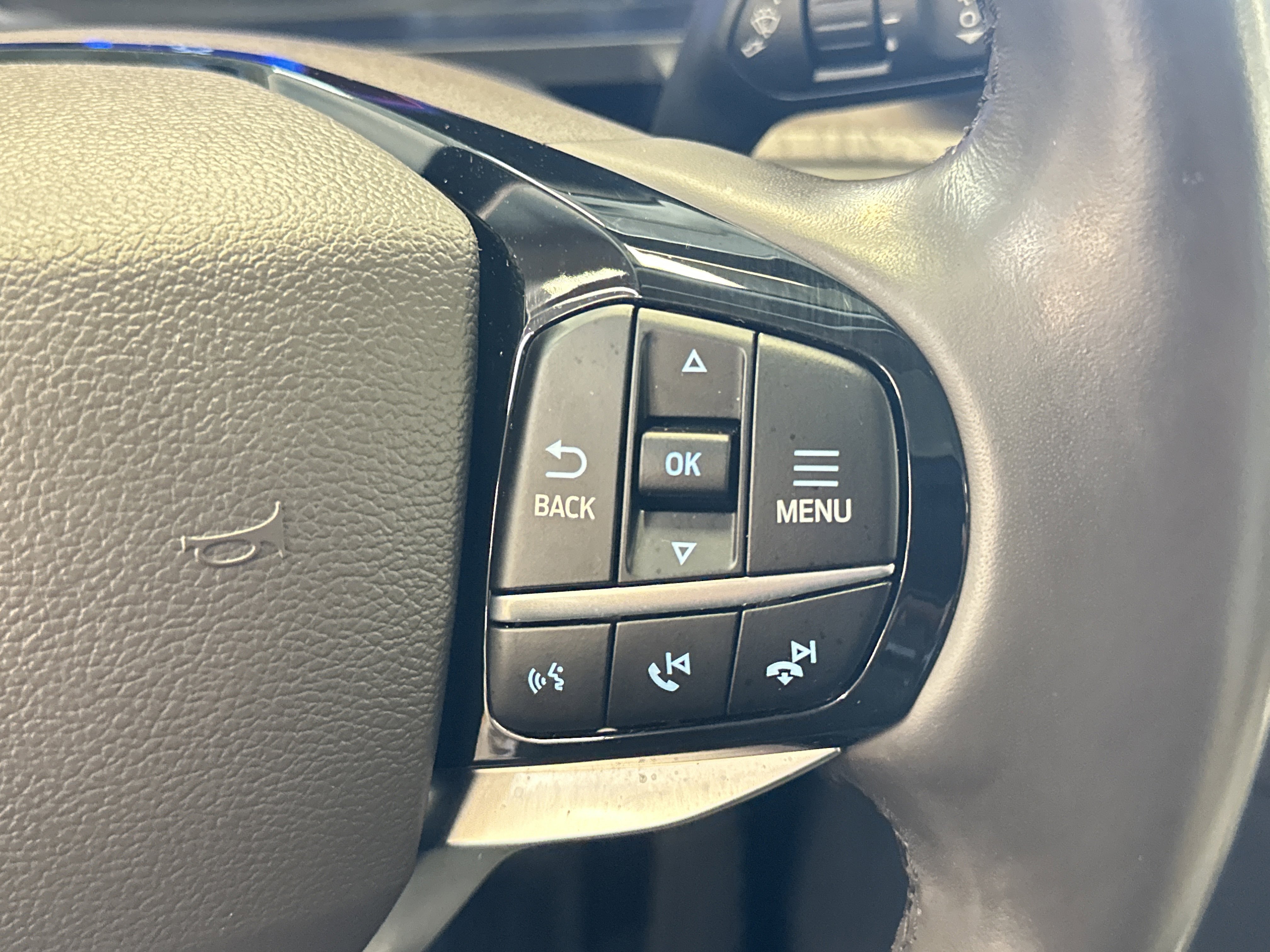 Used 2022 Ford Explorer Platinum w/ Technology Package image 38