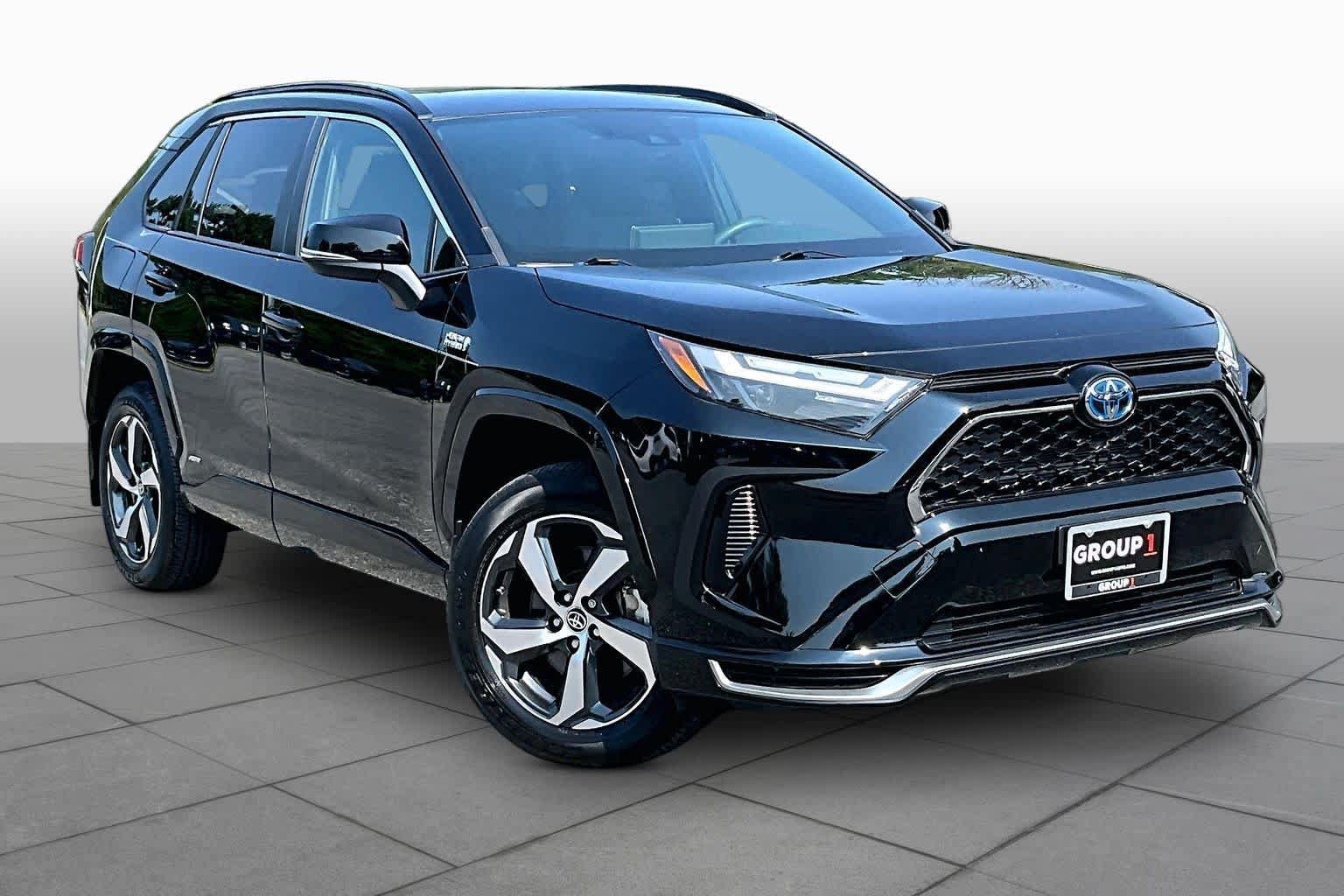 Used 2023 Toyota RAV4 SE w/ Weather & Moonroof Package AWD/4WD image 3