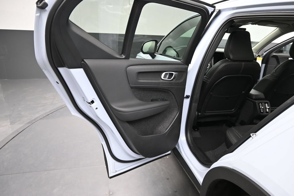 New 2026 Volvo XC40 B5 Plus w/ Climate Package AWD/4WD image 13