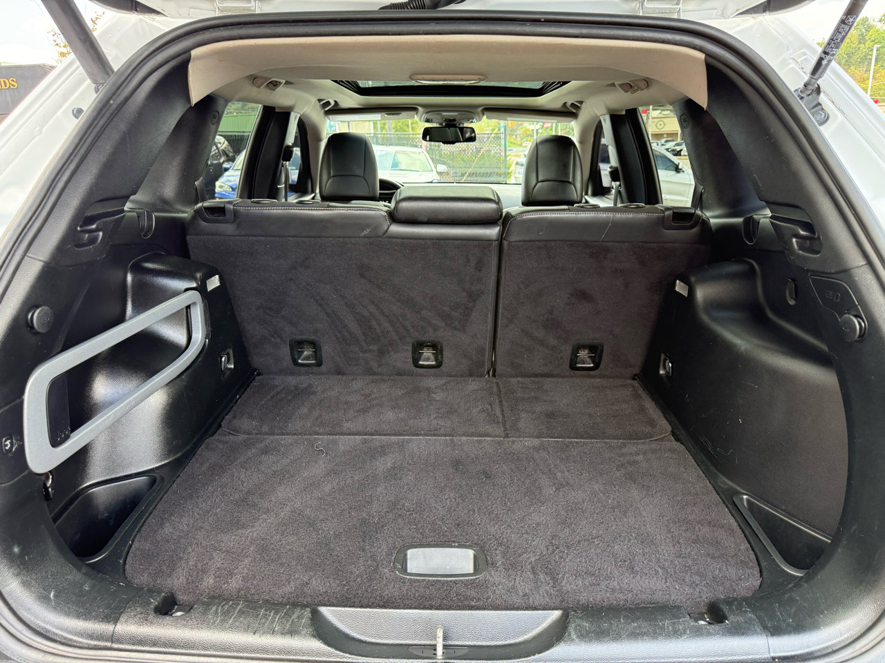 Used 2018 Jeep Cherokee Latitude Plus w/ Comfort/Convenience Group image 27