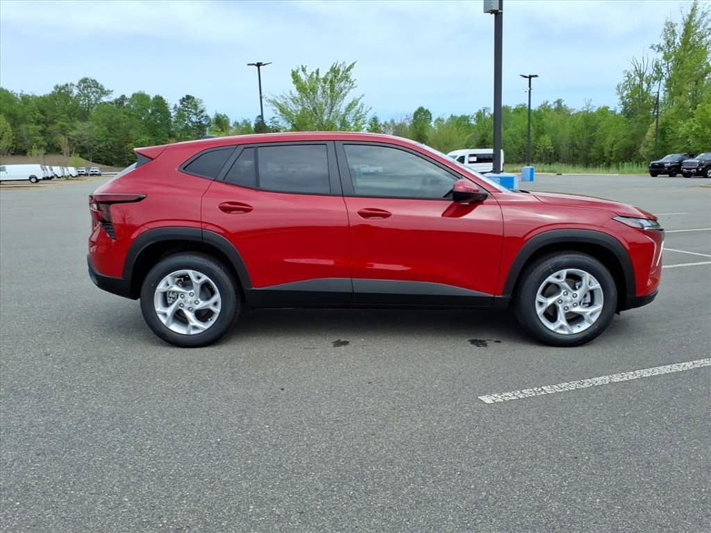 New 2026 Chevrolet Trax LS w/ LS Convenience Package FWD image 26