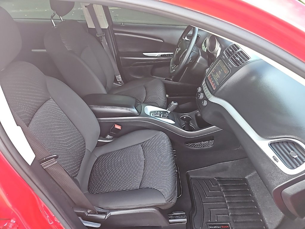 Used 2019 Dodge Journey SE image 32