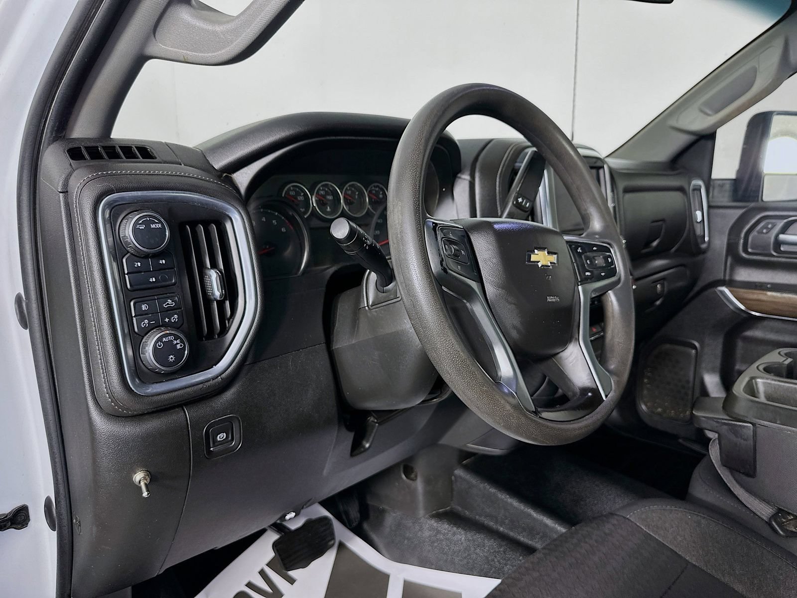 Used 2020 Chevrolet Silverado 2500 LT AWD/4WD image 9