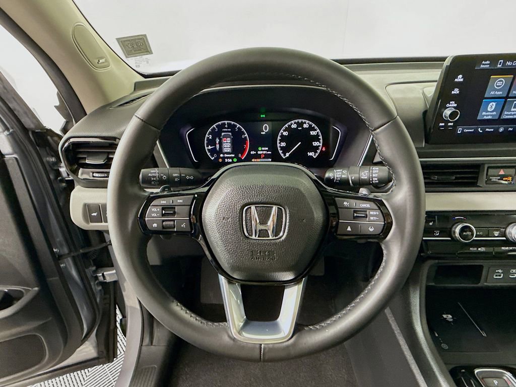 Certified 2025 Honda Pilot Touring image 10