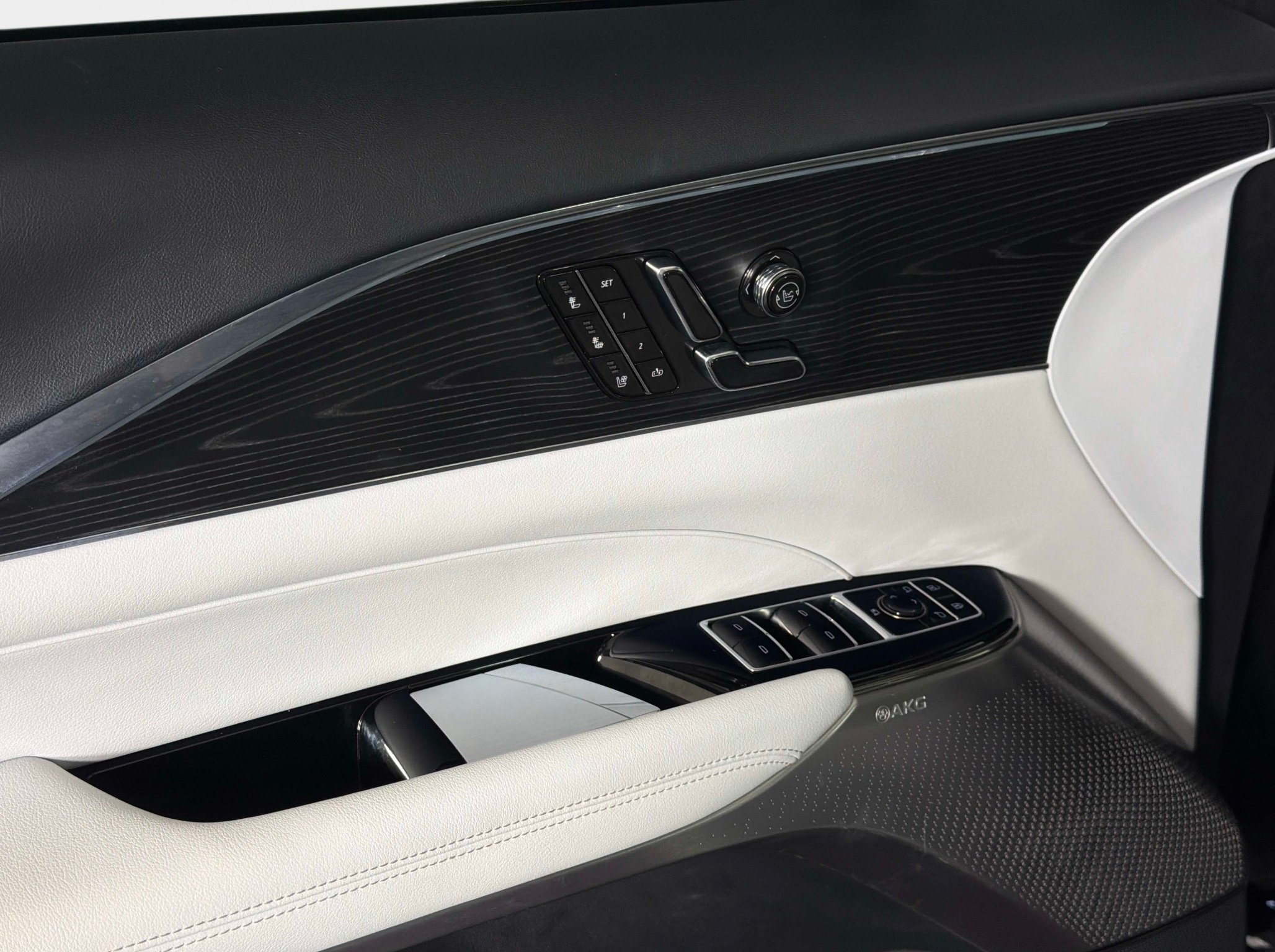 Used 2024 Cadillac Lyriq Luxury RWD image 34