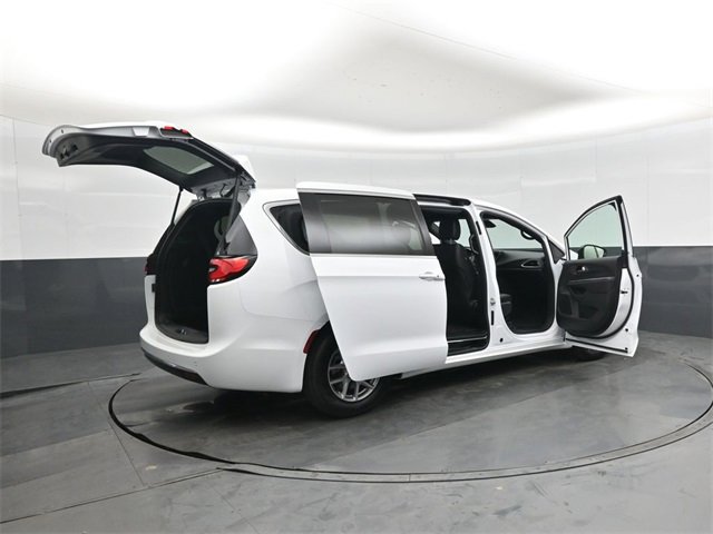 New 2026 Chrysler Pacifica Select image 45