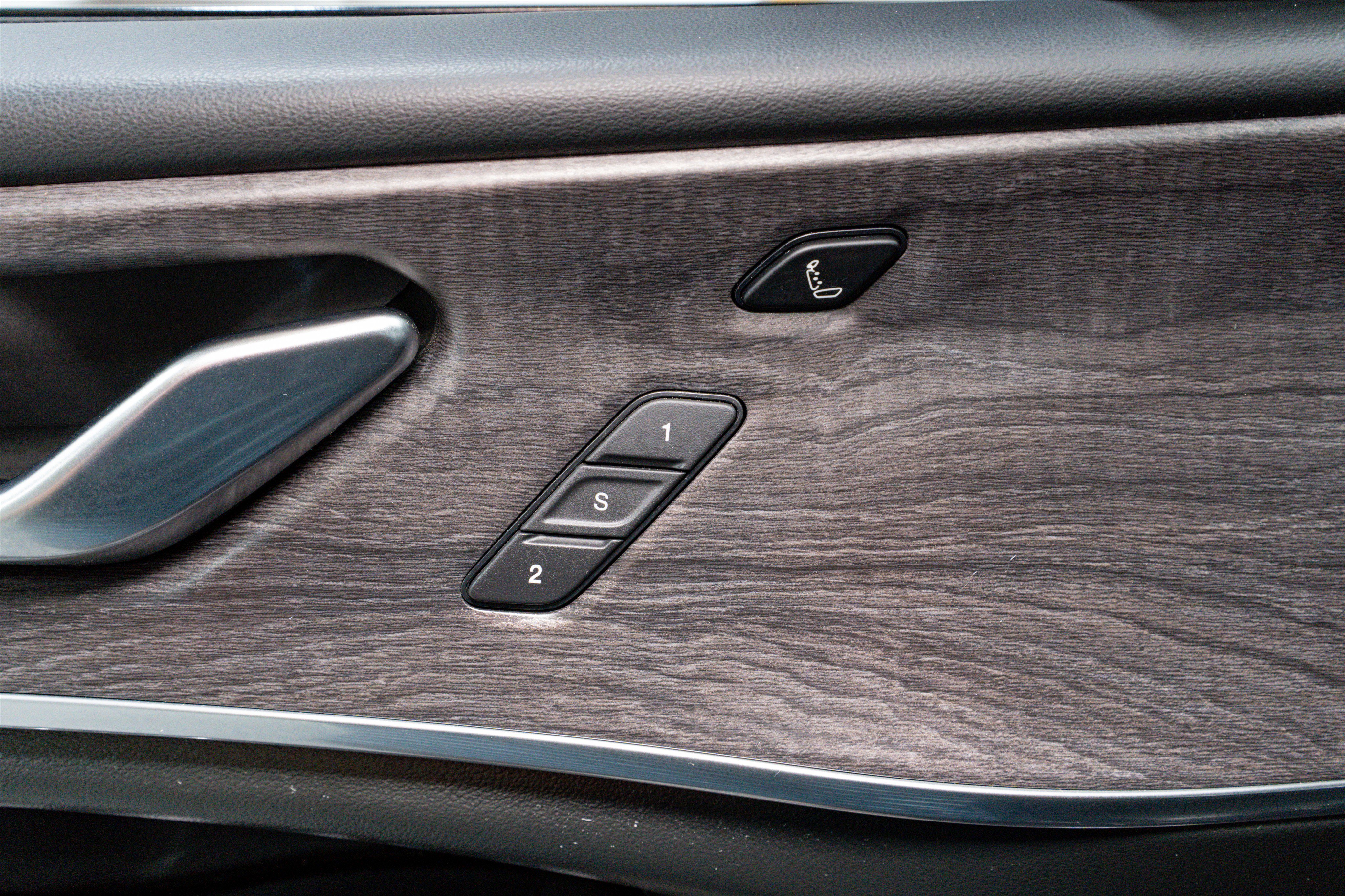 Used 2023 Jeep Grand Cherokee Overland w/ Advanced Protech Group III image 14