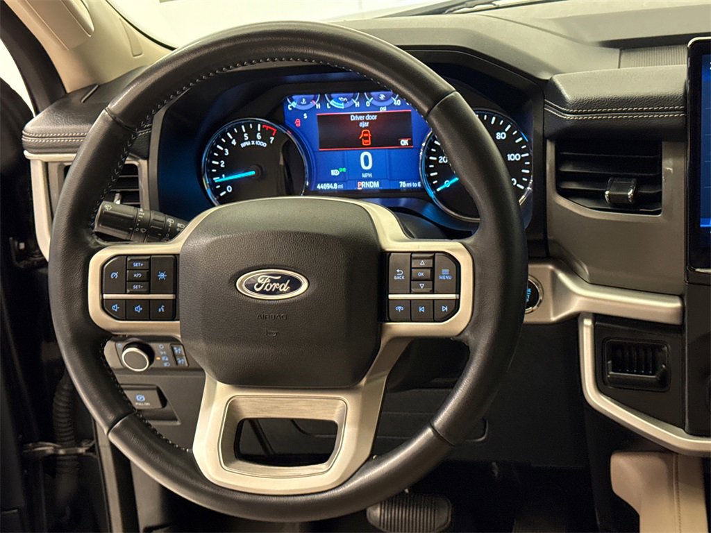 Used 2023 Ford Expedition XLT image 15