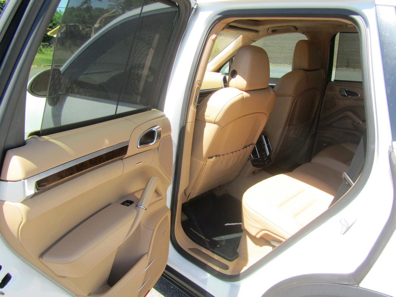 Used 2012 Porsche Cayenne Turbo AWD/4WD image 19