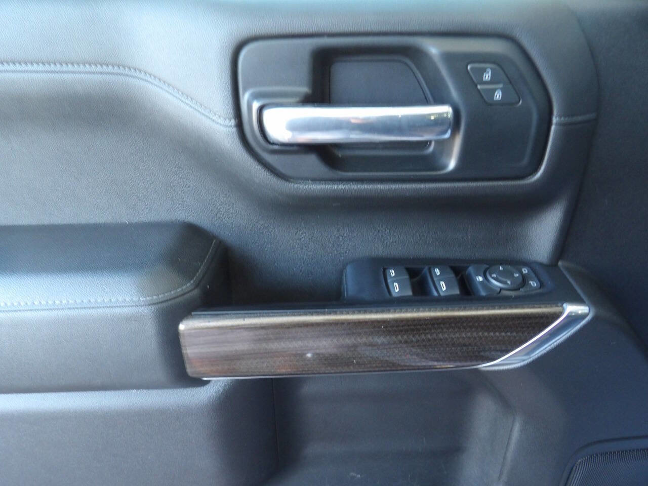 Used 2019 Chevrolet Silverado 1500 RST w/ All-Star Edition image 17