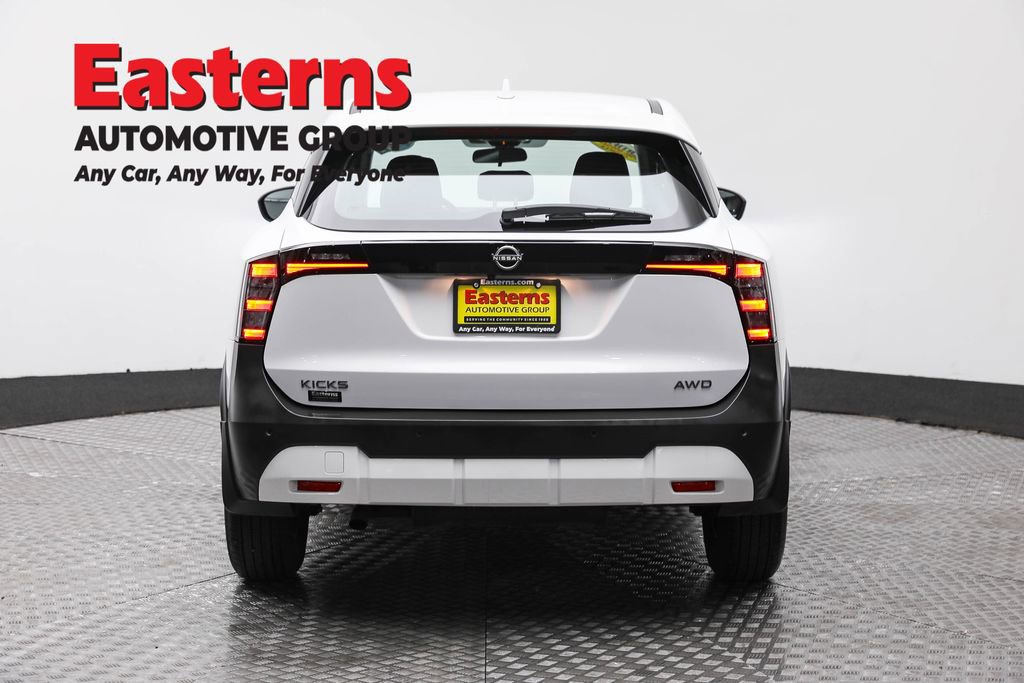 Used 2025 Nissan Kicks S image 6