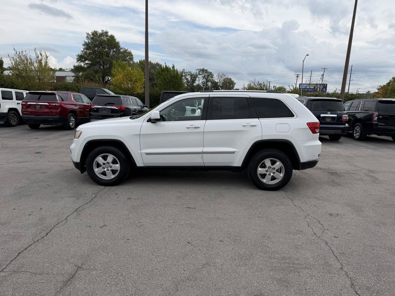 Used 2013 Jeep Grand Cherokee Laredo w/ Laredo E Group AWD/4WD image 6