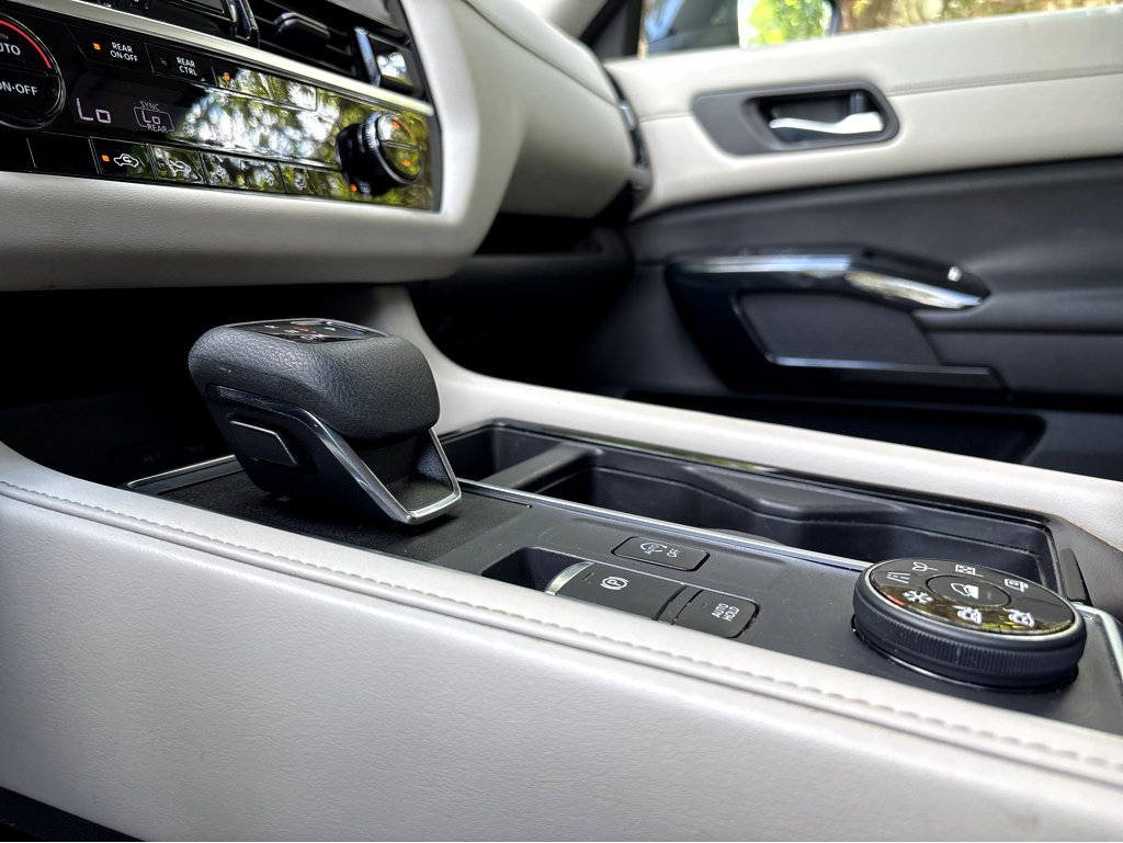 Used 2022 Nissan Pathfinder SV w/ SV Premium Package image 13