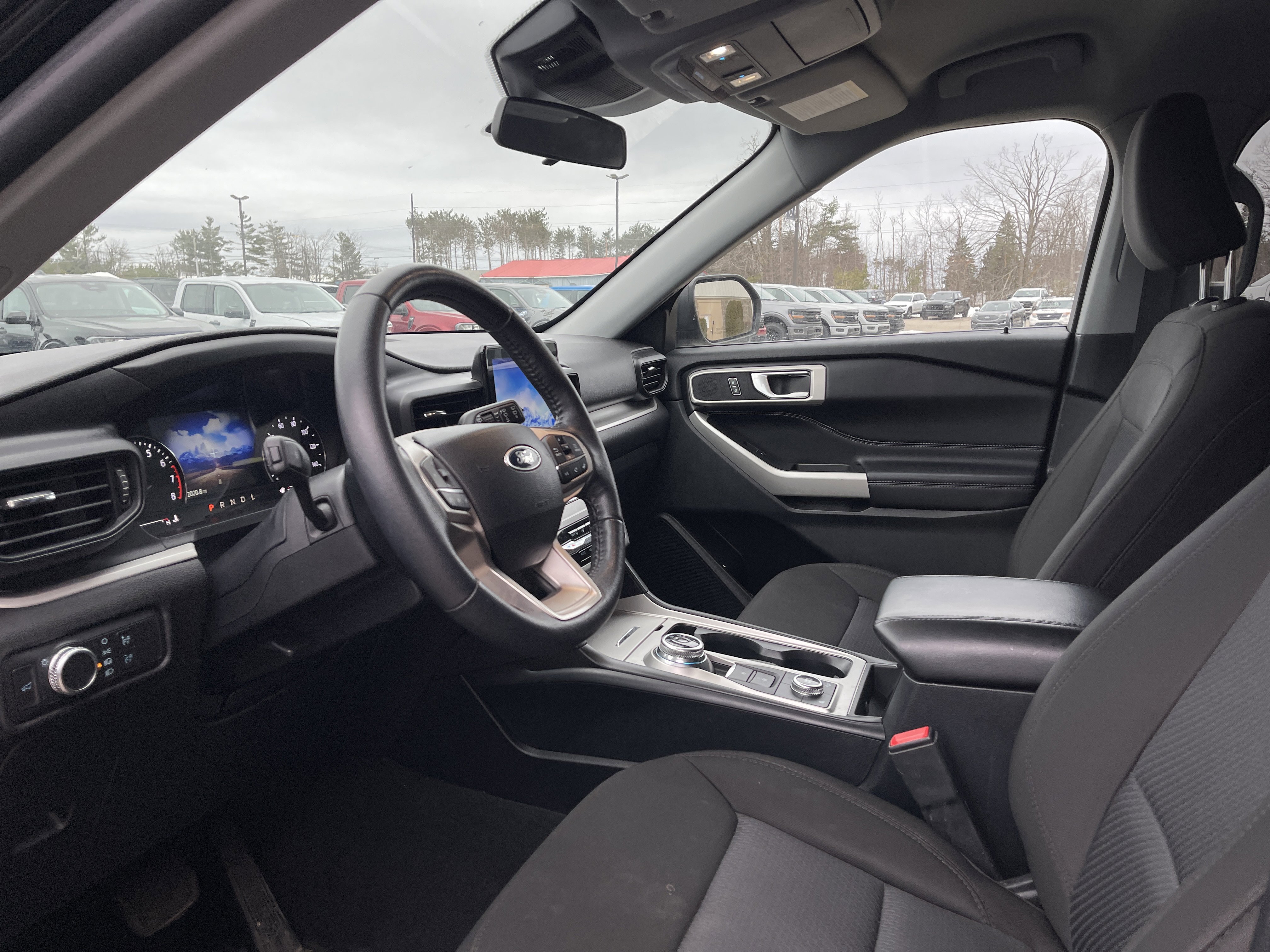 Used 2022 Ford Explorer XLT image 11