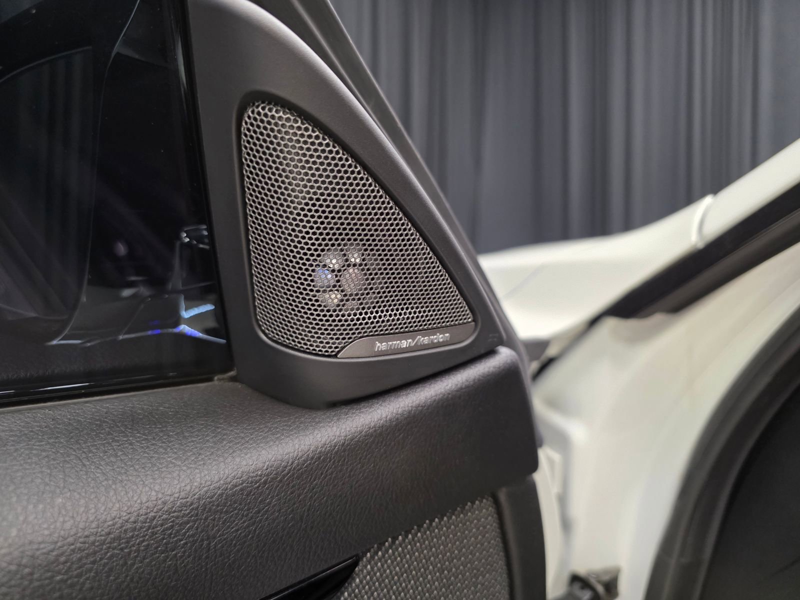 Used 2020 BMW M4 Coupe RWD image 34