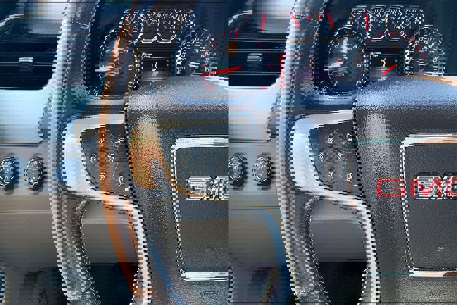 Used 2015 GMC Yukon XL SLT w/ Open Road Package AWD/4WD image 18