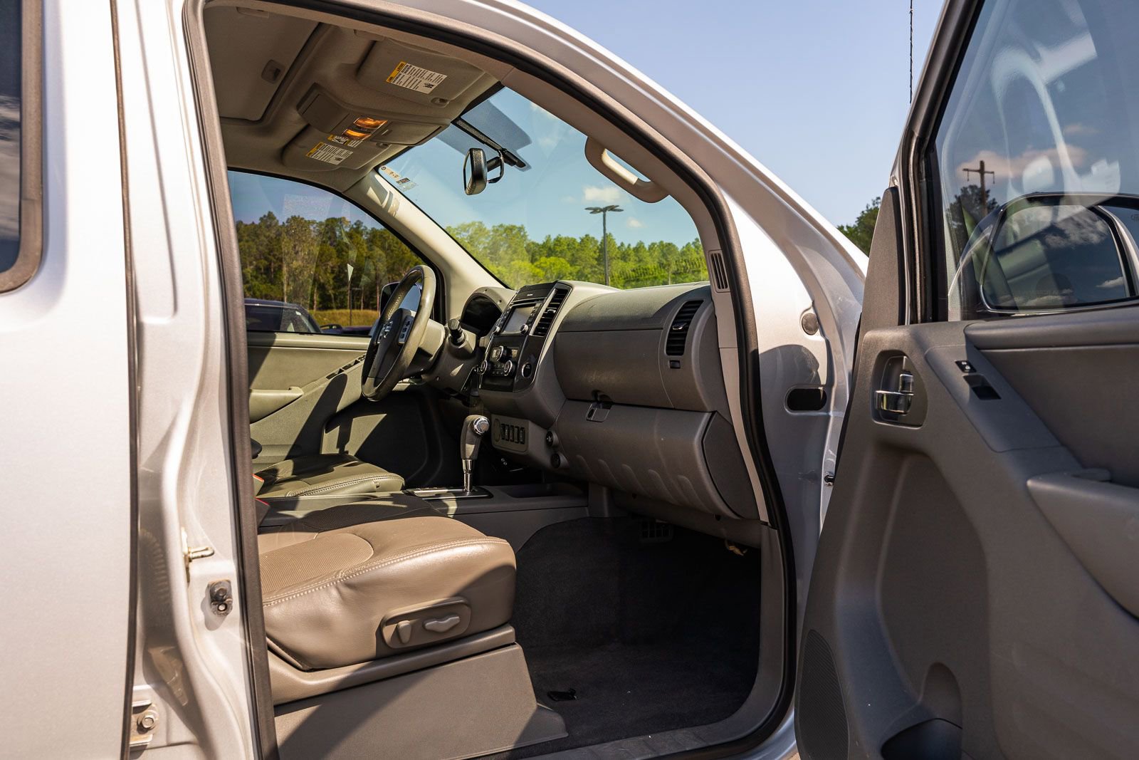 Used 2019 Nissan Frontier SL RWD image 12