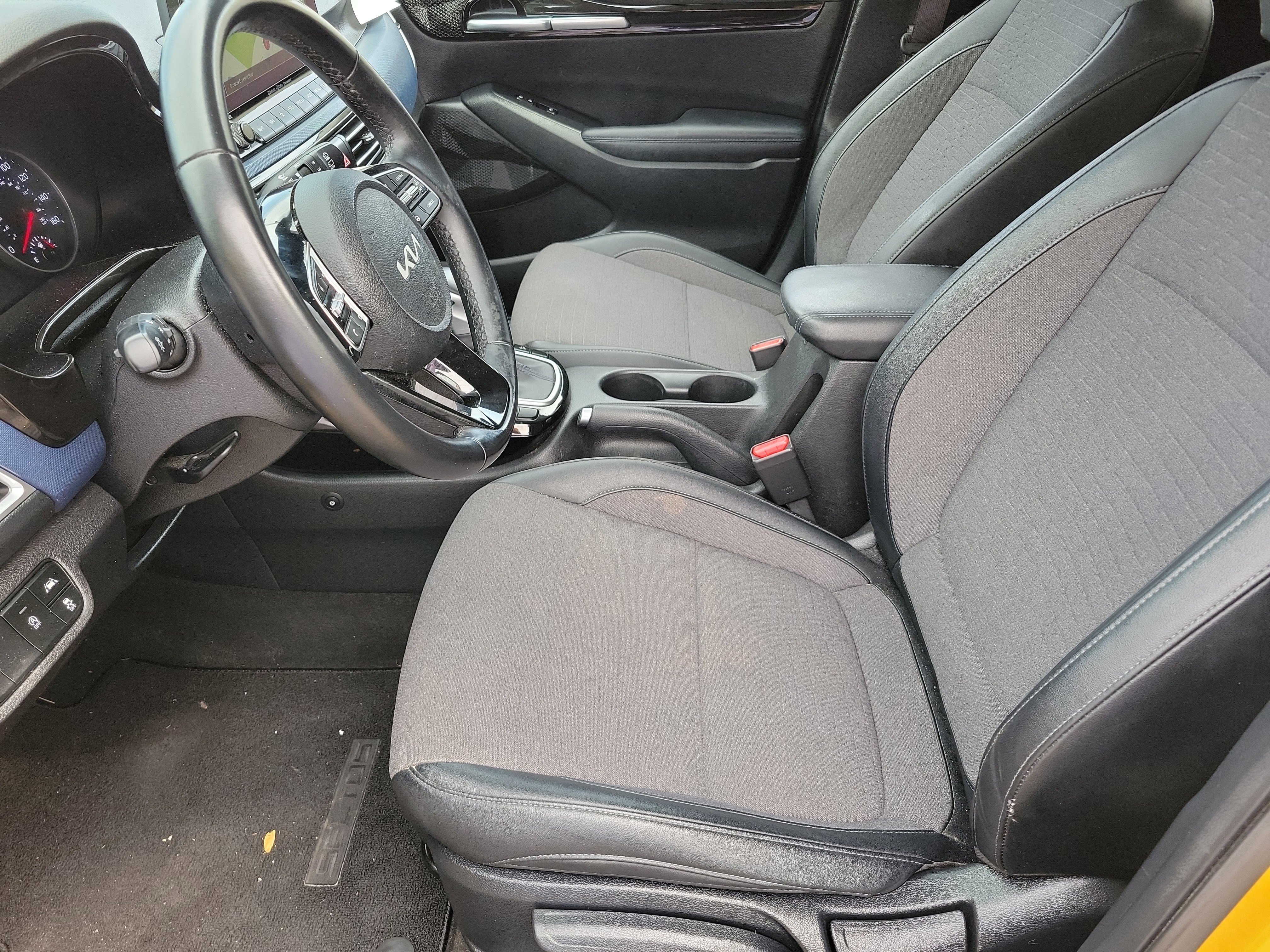 Used 2022 Kia Seltos S AWD/4WD image 3