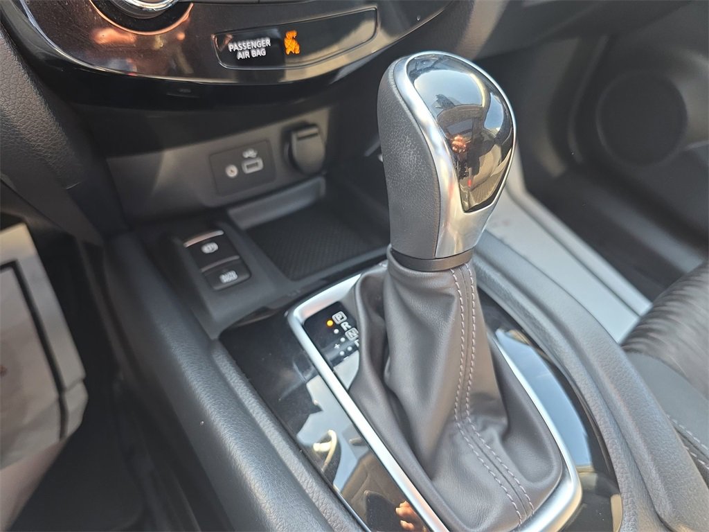 Used 2019 Nissan Rogue SV image 20