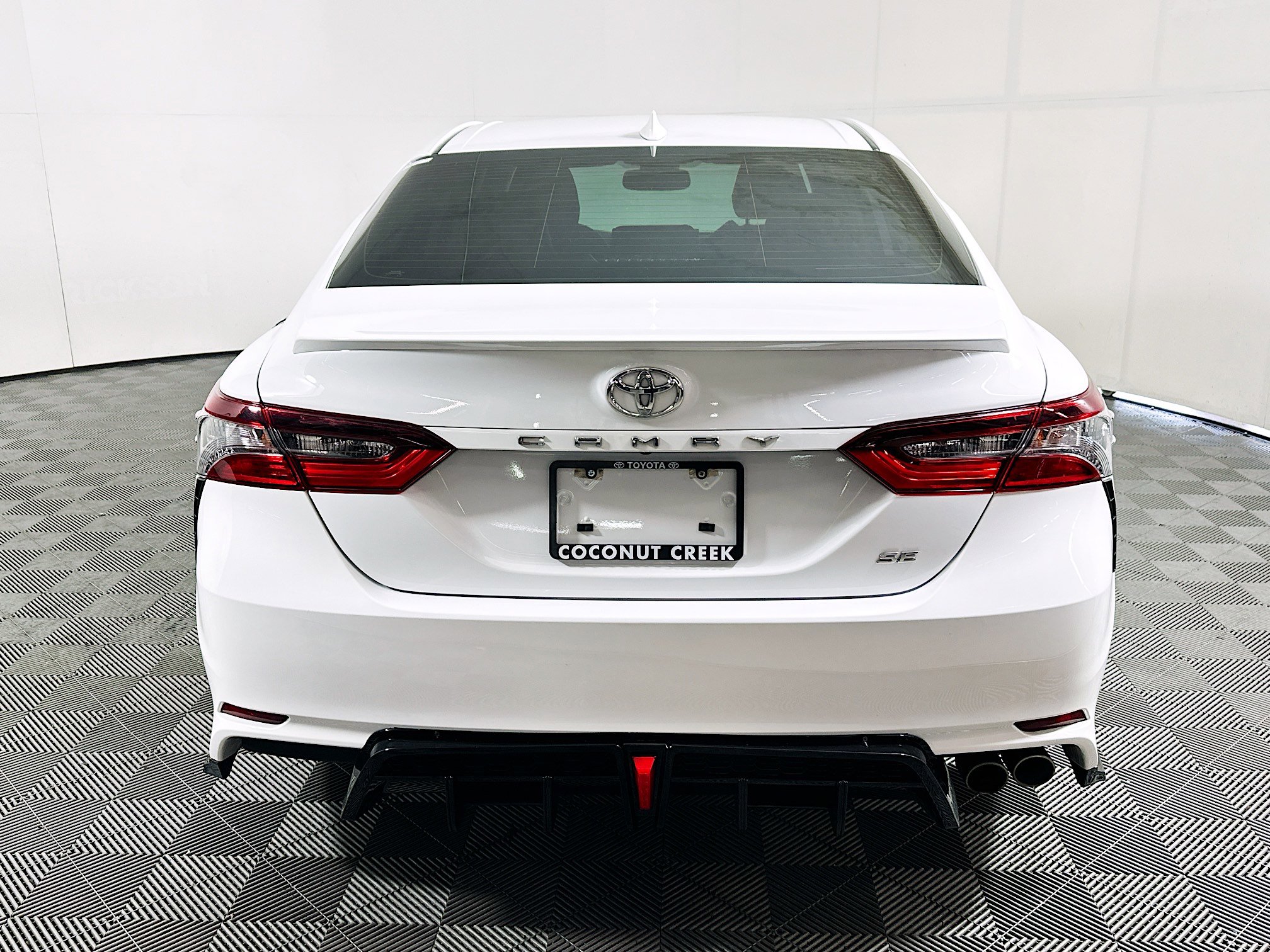 Used 2022 Toyota Camry SE w/ Audio Upgrade Package FWD image 4