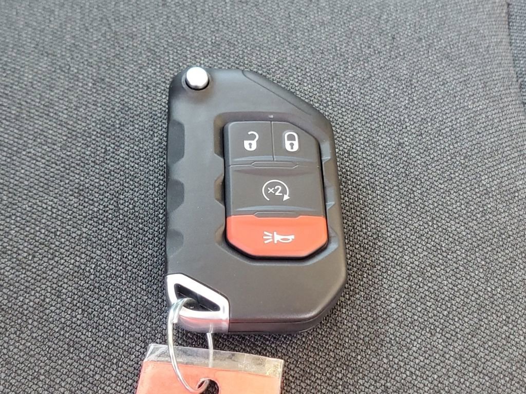 Used 2025 Jeep Wrangler Unlimited Sahara w/ Safety Group image 37