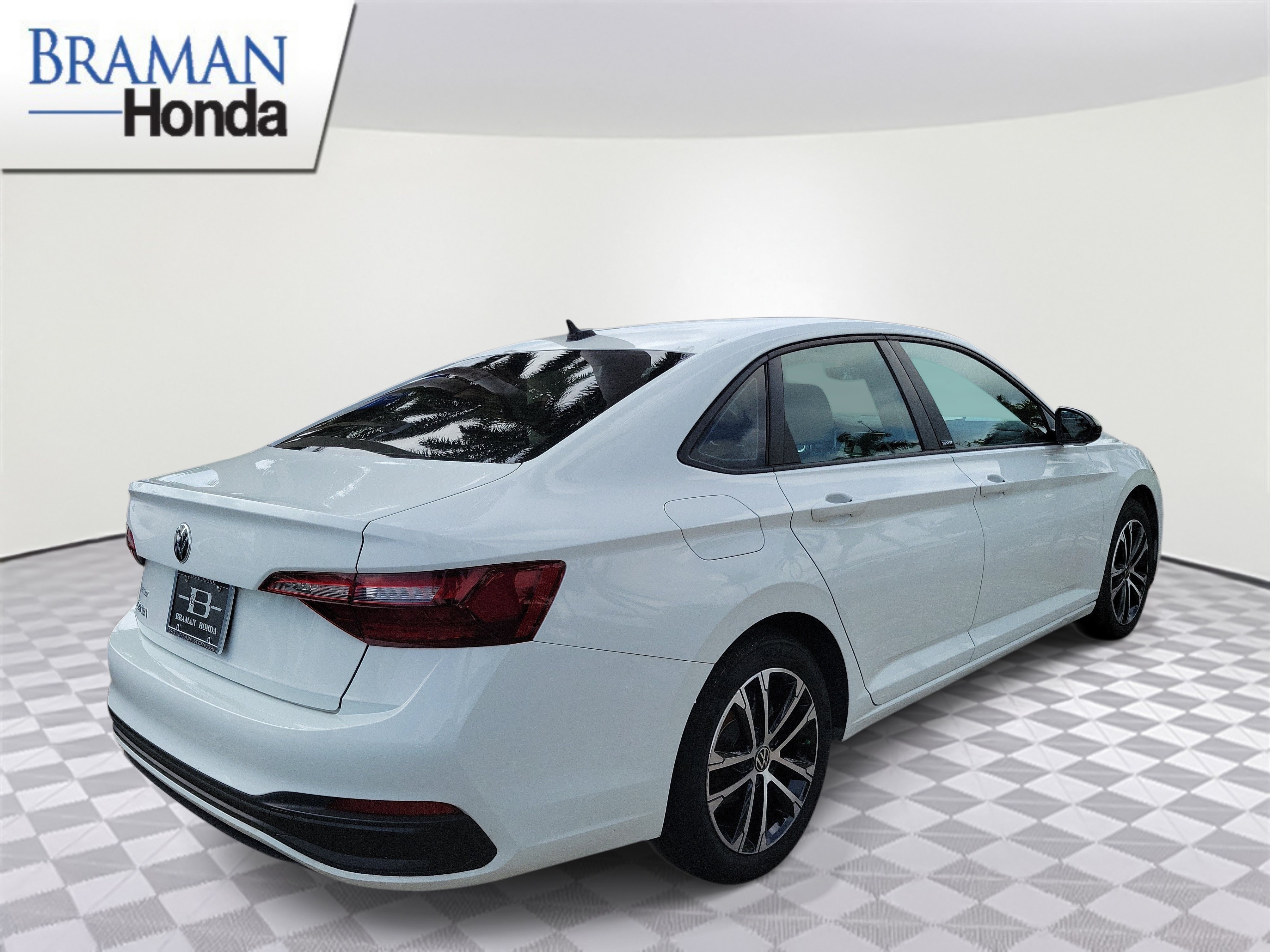 Used 2024 Volkswagen Jetta Sport FWD image 3