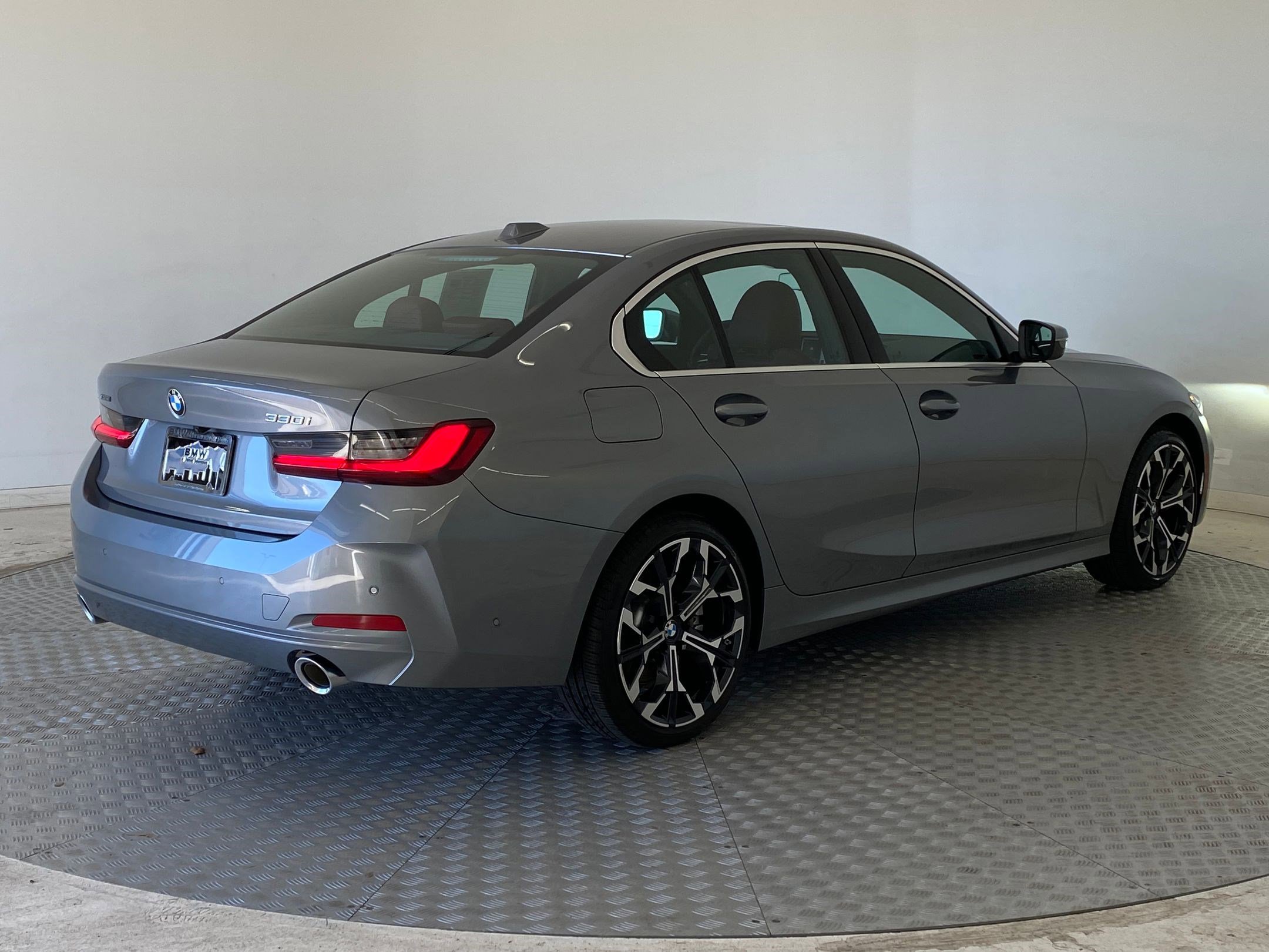 Used 2025 BMW 330i xDrive Sedan image 9