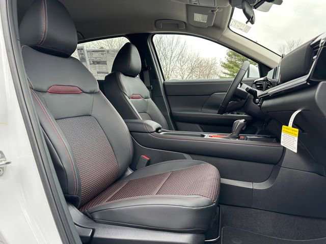 New 2025 Nissan Kicks SR image 19