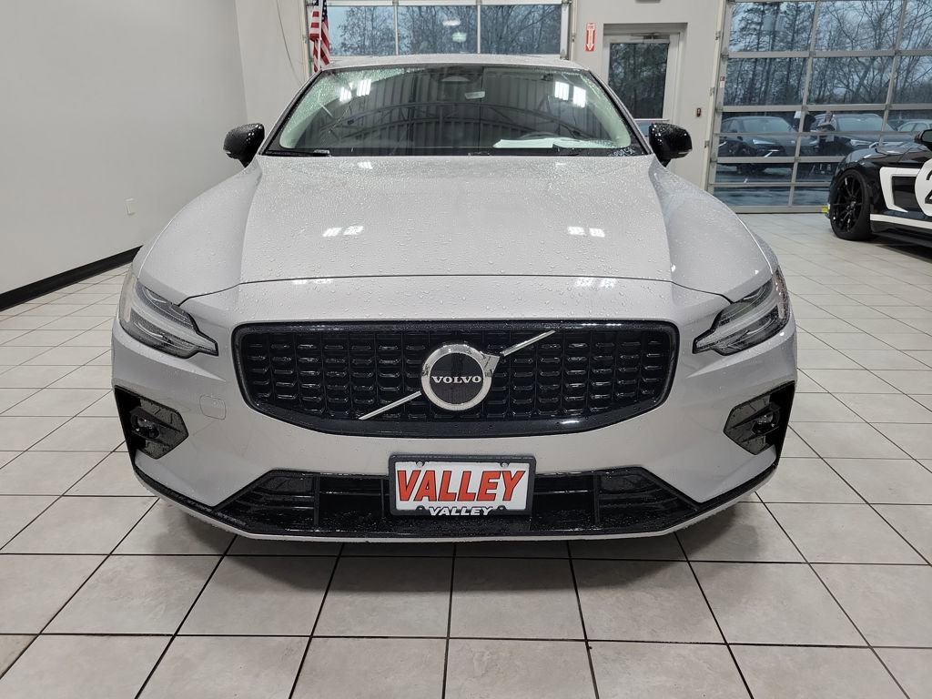 Used 2024 Volvo S60 B5 Core image 13