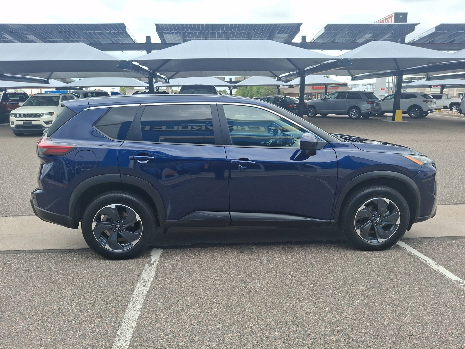 Used 2024 Nissan Rogue SV AWD/4WD image 6