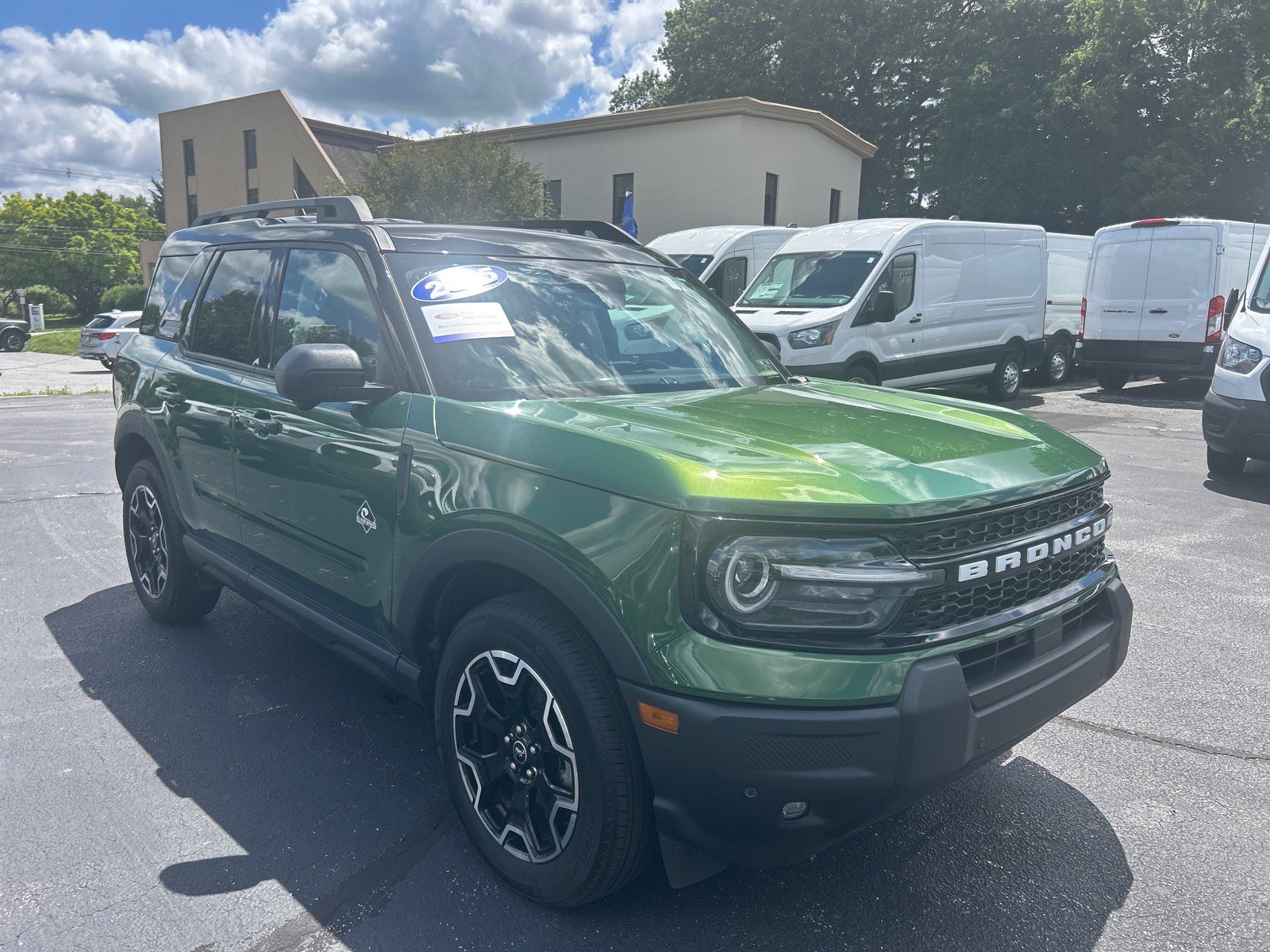 Certified 2025 Ford Bronco Sport Outer Banks w/ Outer Banks Tech Package+ AWD/4WD image 3