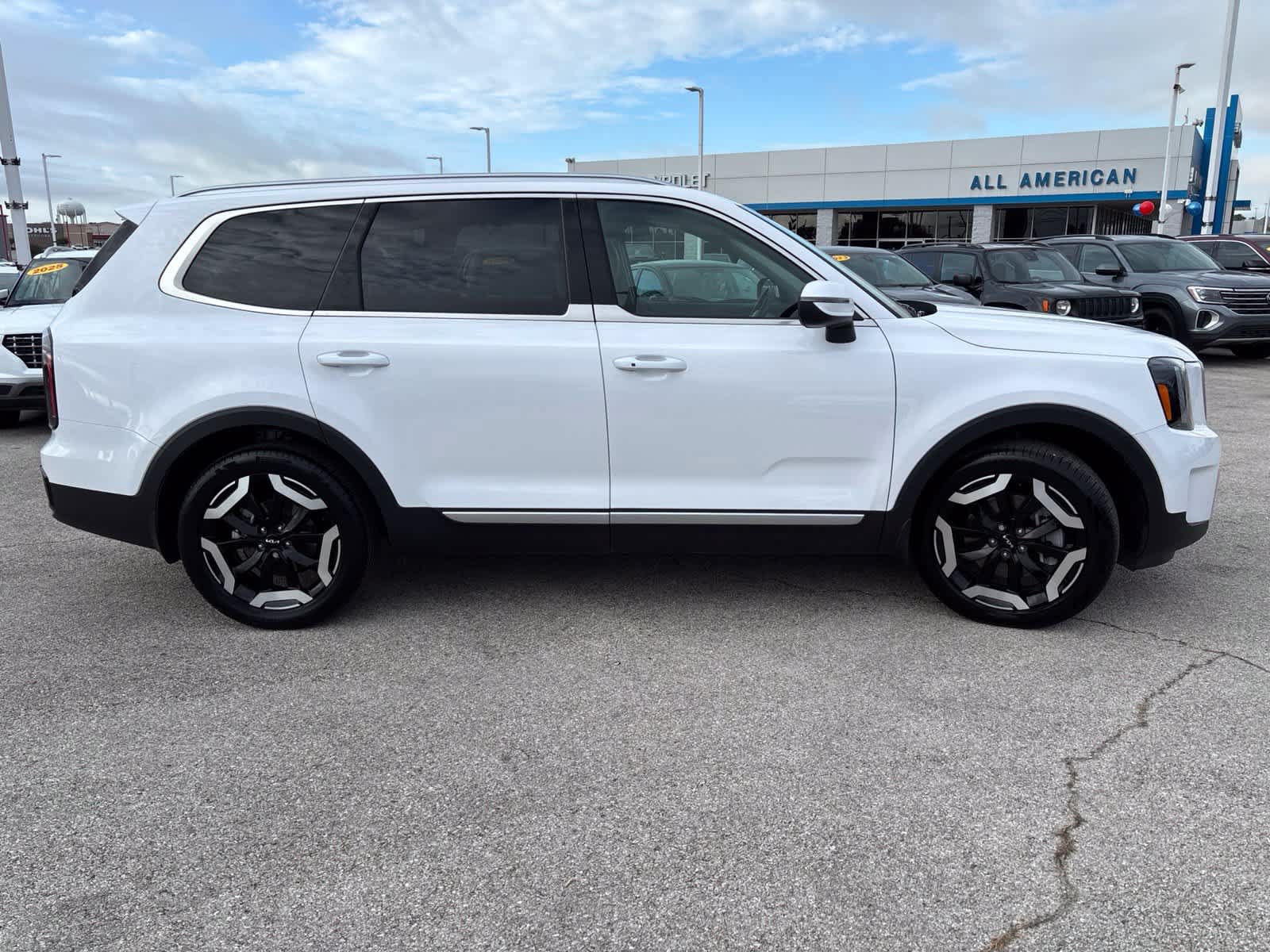 Used 2025 Kia Telluride EX FWD image 4