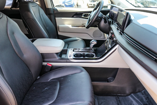 Certified 2024 Kia Carnival SX FWD image 17
