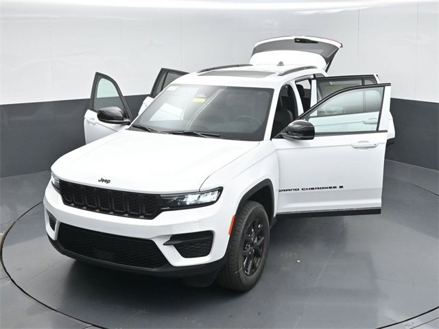 New 2025 Jeep Grand Cherokee Altitude image 48