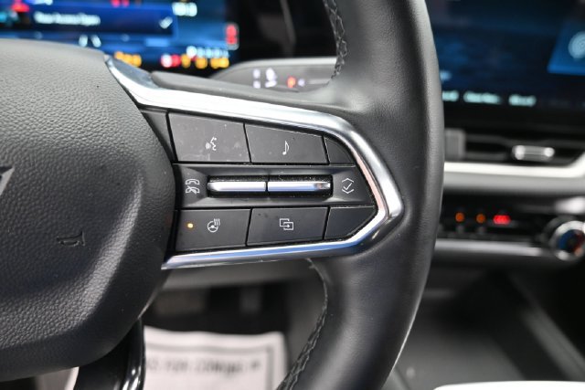 Used 2025 Chevrolet Equinox LT AWD/4WD image 14