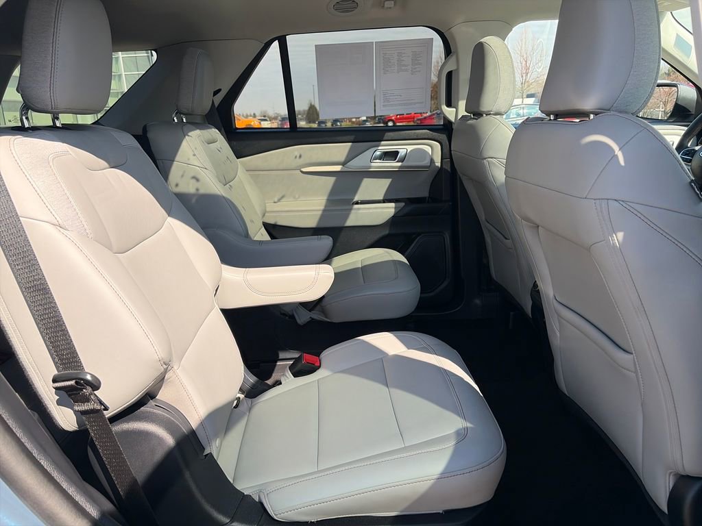 Used 2025 Ford Explorer Active w/ Active Comfort Package image 39