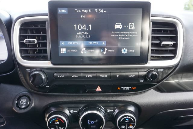 Used 2025 Hyundai Venue SEL FWD image 17